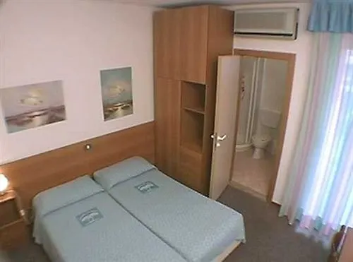 Hotel Ai Pini 3*