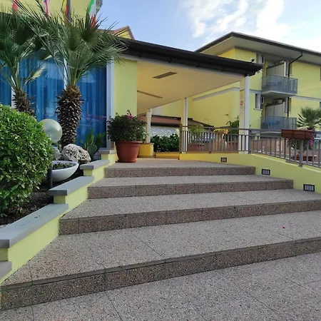 Otel Ai Pini 3*