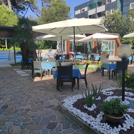 Ai Pini Otel 3*