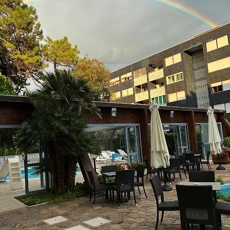 Ai Pini Hotell Grado