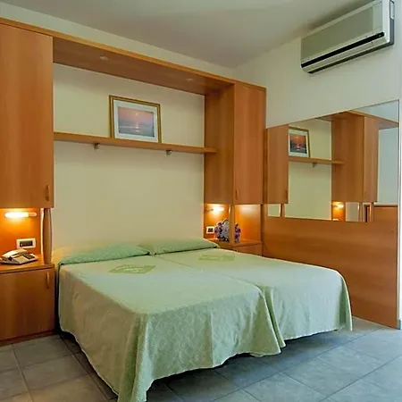 Ai Pini Hotell Grado